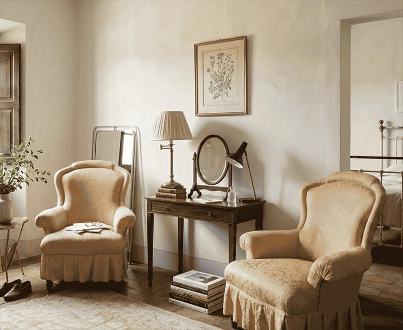 Grandmother’s Armchairs: The Charm of Late 19th-Century Style