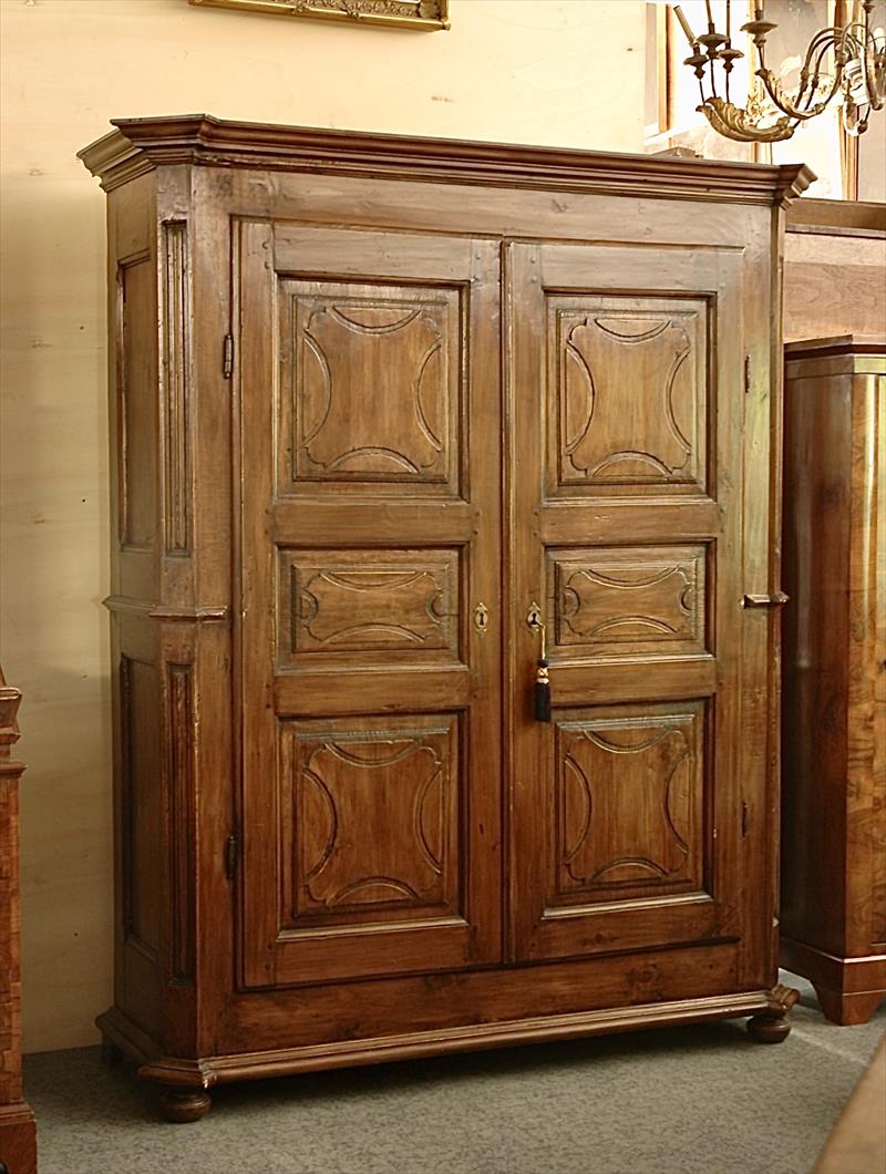 Mid-18th-century wardrobe with Piedmontese character