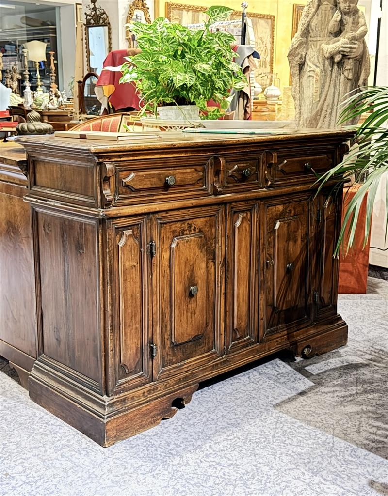 Credenza Tosco-emiliana del '600, in noce